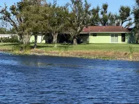 beautiful home on a 3 acre lake with security Hotels in Clewiston