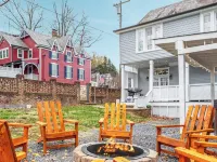 Historic Home w/ Sauna, HotTub, Speakeasy & Game Room Hotels in Berkeley Springs
