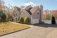 BIG home with hot tub, sleeps 10 guests