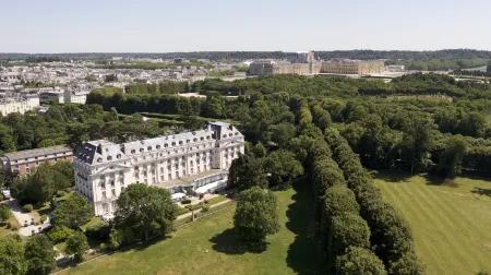 Waldorf Astoria Versailles - Trianon Palace Отели в г. Ле Шене-Рокенкур