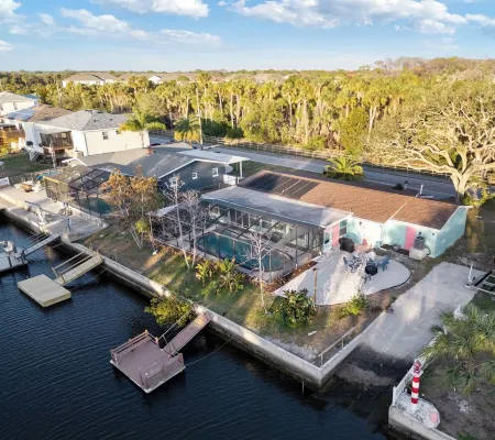 Family & Fisherman Friendly Pool Home- Gulf Access Dock, Bikes, Games & Kayaks