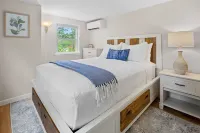 Harwich Hideaway, Close to Beach, Bike Path & 10 Minutes Away from Chatham!