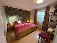 Spacious Apartment over 2 Floors in a Central Location with Castle View, Wallbox Hôtels à proximité de : Greifvogelpark