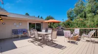 Cheerful Escape: Mountain Views, Fully Fenced, Game Room, Firepit, BBQ, & Office