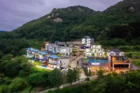 Blue (Blue Road Town Pension) Hotel in zona Jangsa Station