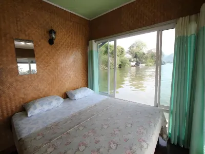 Nita Raft House Hotel di Ban Kao