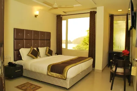 Royal Rosette Lake View Boutique Hotel