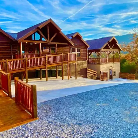 Amazing Brand New 8Bdrm Cabin-Pool-Arcades-Gazebo