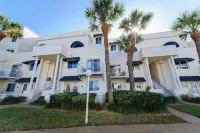 Enchanting 2-Bedroom Ground Floor Beach Condo at Cape Canaveral WiFi & AC