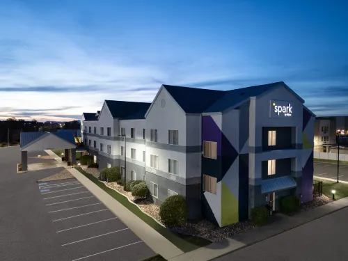 Spark by Hilton Salt Lake City Airport - parking