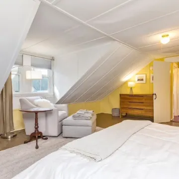 Charming Carriage House on Historic Scenic Farm