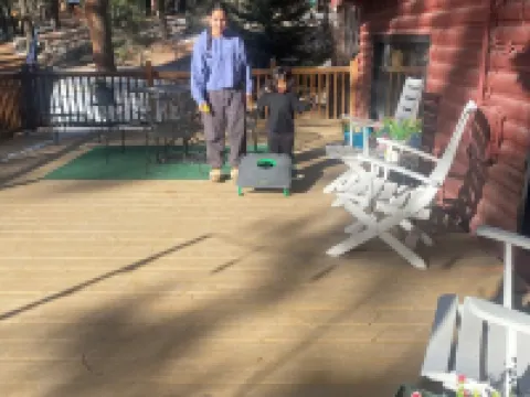 Mountain Cabin walking distance to Park and Brewery. Level off street parking. 클라우드크로프트 호텔