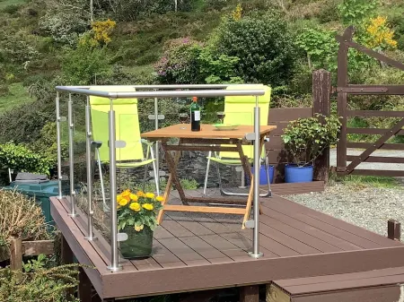 Snug, centrally Cottage With Enviable Lake and Snowdon Massif  Views.