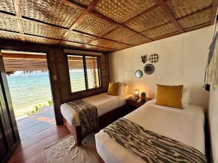 Beach Huts El Nido Отели рядом с достопримечательностью «Остров Минилок»