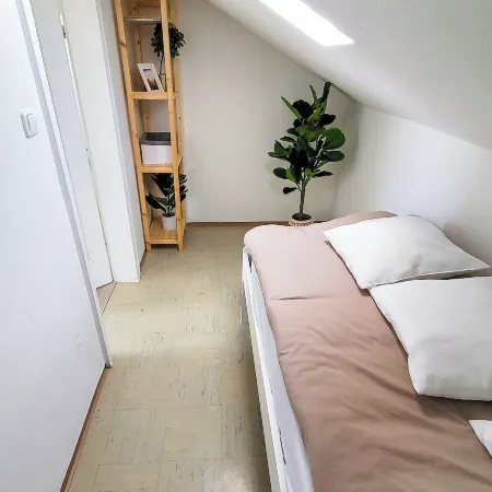 DG Rechts 40m 2-Zimmer Wohnung