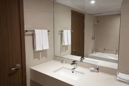 The Cheil Hotel Onyang Отели рядом с достопримечательностью «Университет Сонмун»