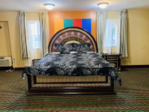 Motor City Inn & Suites
