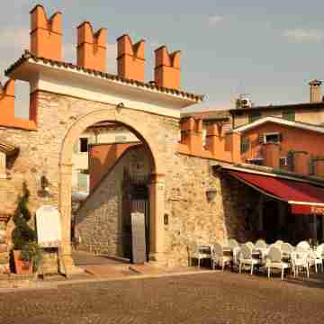 Corte San Luca Apartments Hotel Exterior