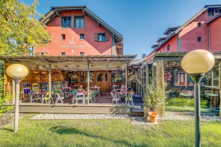 La Maison Rouge Отели в г. Сен-Пьер-д'Альбиньи