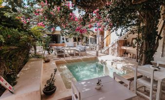 LunArena Barefoot Hotel