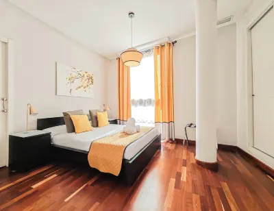 Azz Sevilla Torre de la Plata Apartamentos Hotels in Santa Cruz