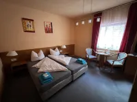 Pension Thüringer Hof - George Garbea Hotels in Seenplatte