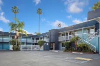 Hotel H-Wood Hotels near Griffith Observatory