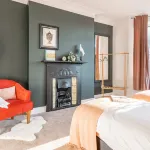 Kensington Place - 4 Bedroom Home w Free Parking