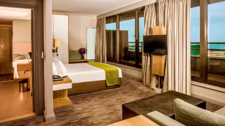 Garden Court Umhlanga Отели рядом с достопримечательностью «WavePark Gateway»