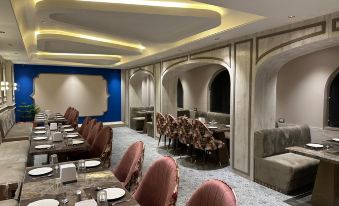 Pinky Hotel