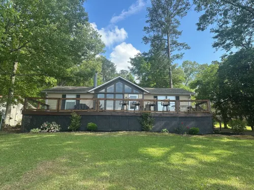Logan Martin Lake- 3Br Waterfront Home with Breathtaking Views and Calm Waters