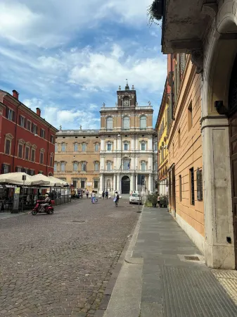 Farini House - Next to the Academy of Modena Отели рядом с достопримечательностью «Моденский кафедральный собор»