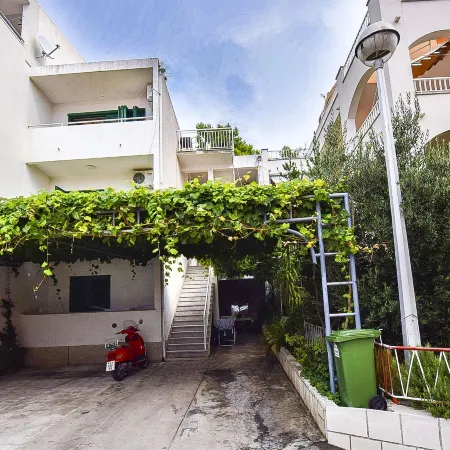 Apartments and Room Nevenka