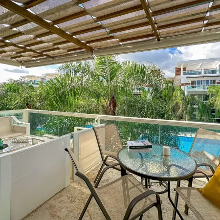 Incredible 3 Br Penthouse w BBQ & Jacuzzi