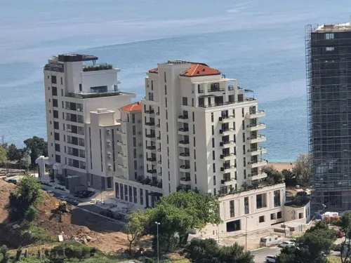 Invictus Hotel Hotels in Бечичі