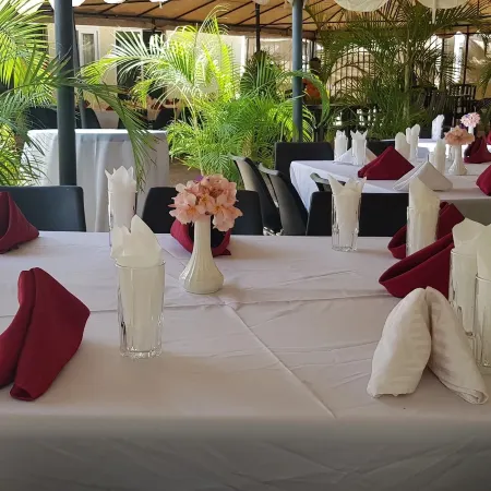 Shamool Hotel Отели рядом с достопримечательностью «Dar Es Salaam War Cemetery»
