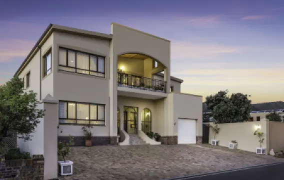 Auriol's Guesthouse Hotel berhampiran MDS Collivery Cape Town