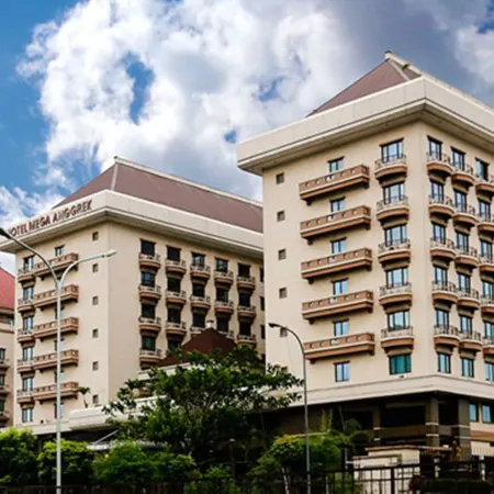 Mega Anggrek Hotel Jakarta Slipi Отели рядом с достопримечательностью «Торговый центр Central Park»