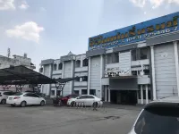 โรงแรมขอนแก่นรื่นรมย์ - ที่มีที่จอดรถ