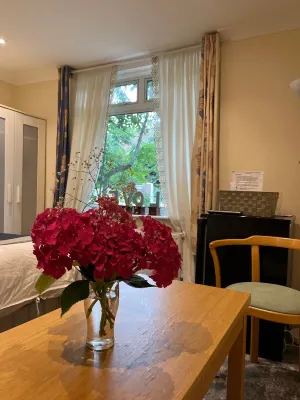 3 Bed Cottage Retreat - Private Garden & Parking