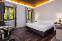 The Glam Boutique Hotel & Apt Hotels near Romeo Menti Stadium