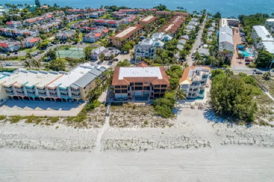 Bradenton Beach Club Bliss-3 Bedroom-2 Bathroom Condo-Elevator-2 Pools-Hottub-Private Beach Access
