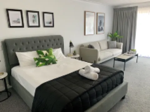 Outrigger Burleigh Hotels in Miami