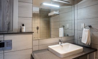 Yaya Hotel & Apartments