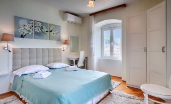 Mira Sea Front Guesthouse