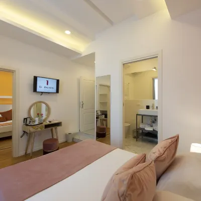 Le Angioine Rooms Hotels near Church of the New Jesus