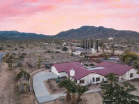 Lava Rocks by AvantStay Gorgeous Desert Haven w Pool Hot Tub Fire Pit Ping Pong Hotels in Yucca Valley