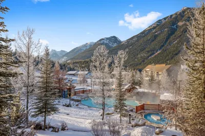 Luxury Log Chalet | Pool + Private HotTub | Ski in/Out | Overlooking Greywolf GC