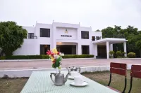 Greenwood Hotel Hotels near Gangau wildlife sanctuary