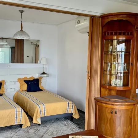 Stunning View Seaside 1-Bed Apartment in Saronida